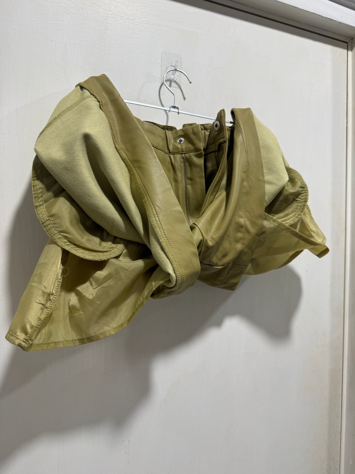 No Brand Sage Green Faux Leather Pleated Shorts M