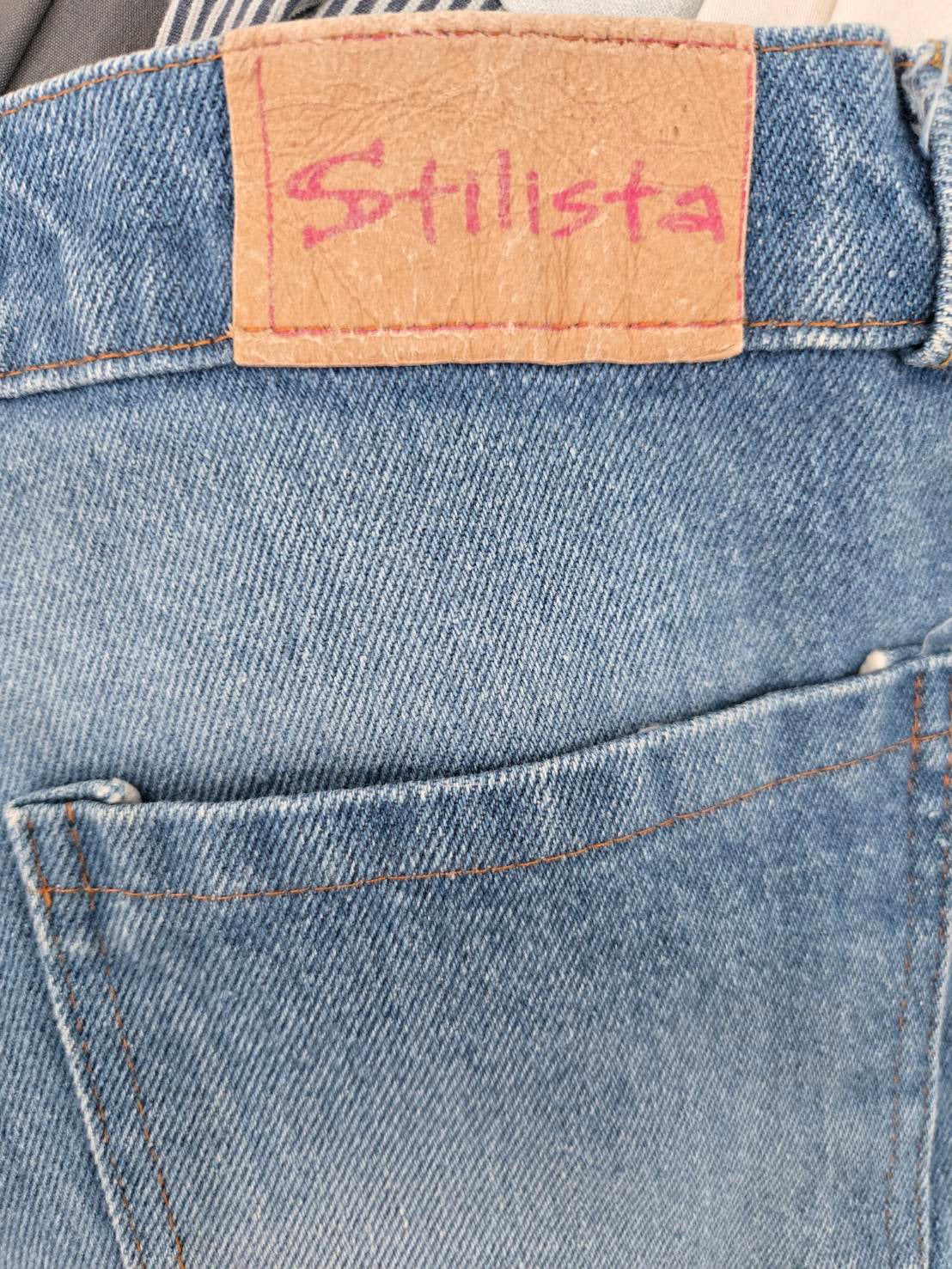 Blue Distressed Denim Shorts — Frayed Hem Striped Pocket Liners — Stilista