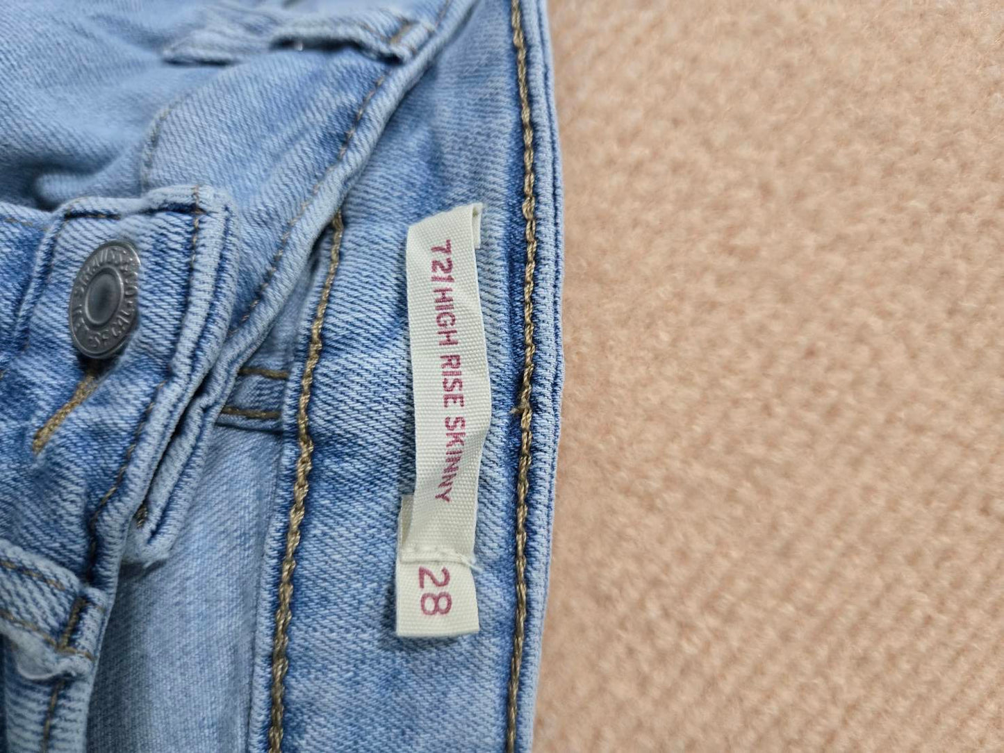 Levi's 721 High Rise Skinny Light Wash Distressed Jeans — Size 28