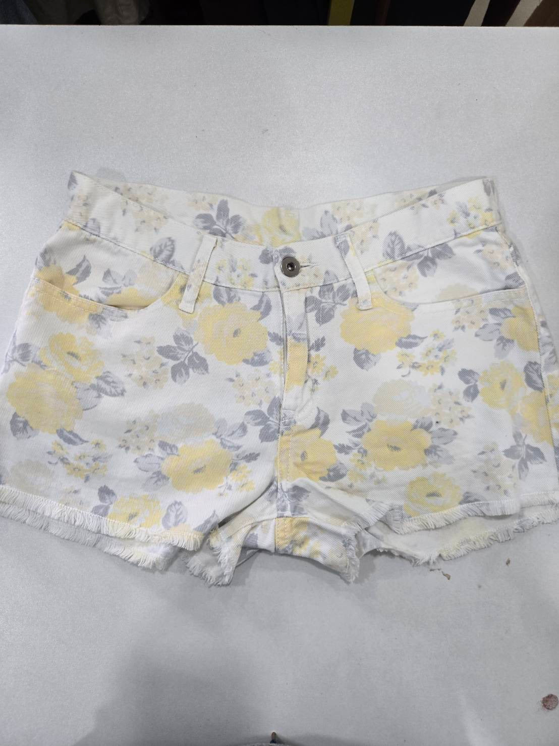 Light Wash Floral Denim Shorts — Feminine Print — GU