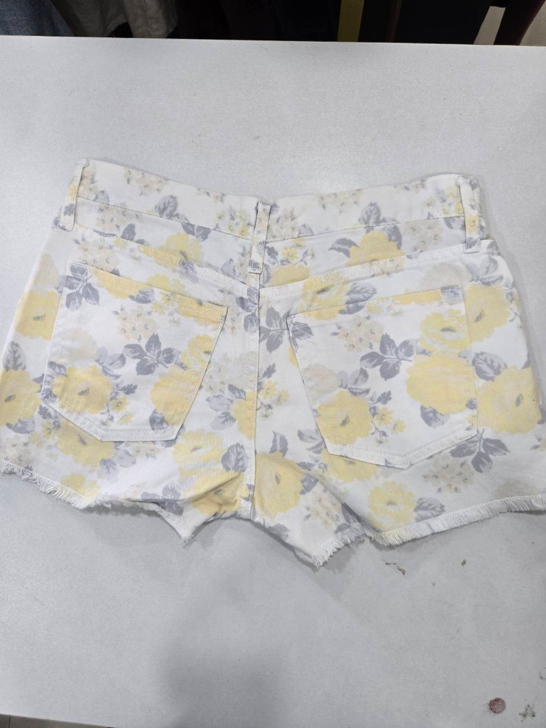 Light Wash Floral Denim Shorts — Feminine Print — GU