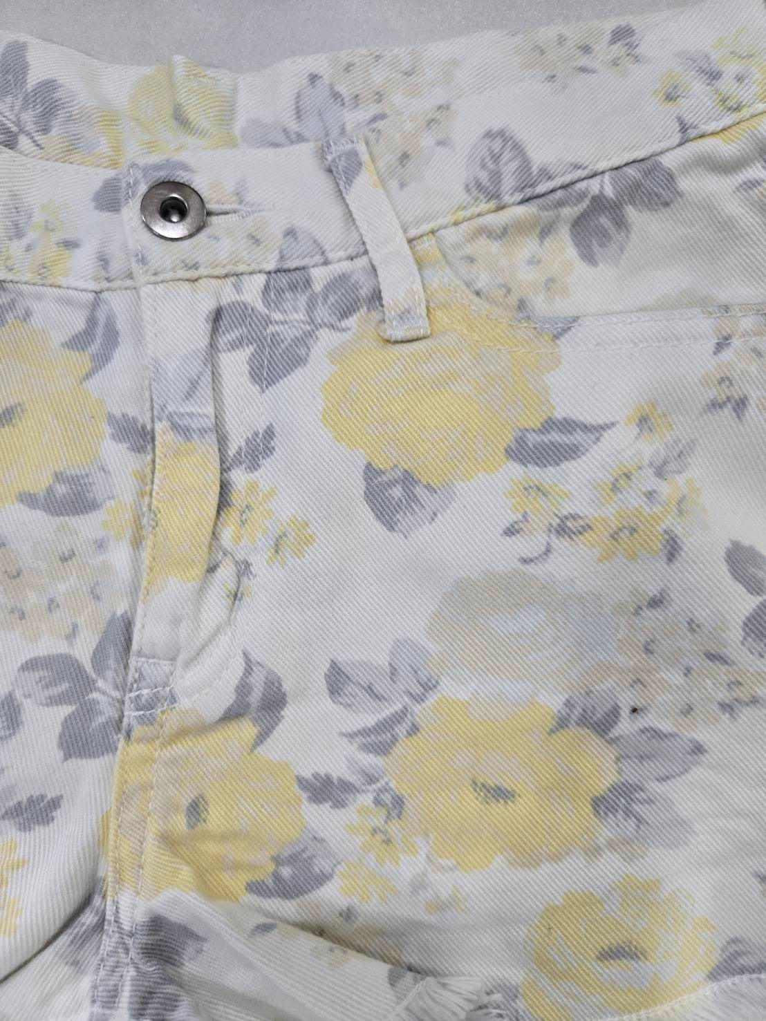 Light Wash Floral Denim Shorts — Feminine Print — GU