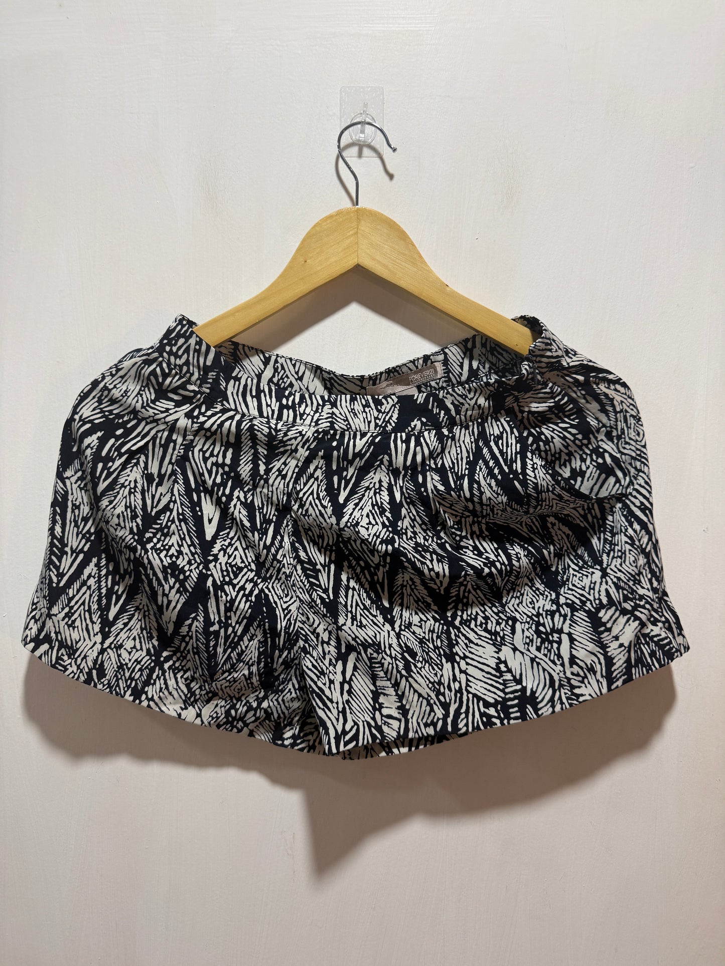 Forever 21 Black & White Abstract Pattern High-Waisted Shorts XS