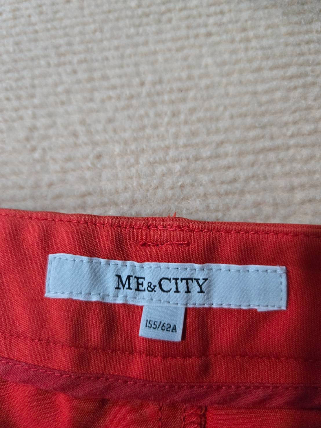 Red Linen-Blend High-Rise Shorts — Smart-Casual Summer — ME&CITY