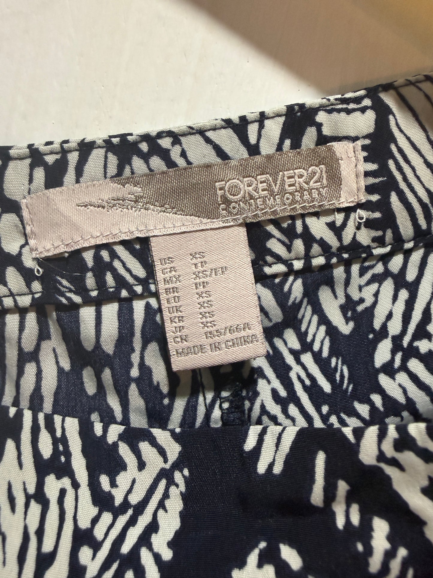 Forever 21 Black & White Abstract Pattern High-Waisted Shorts XS