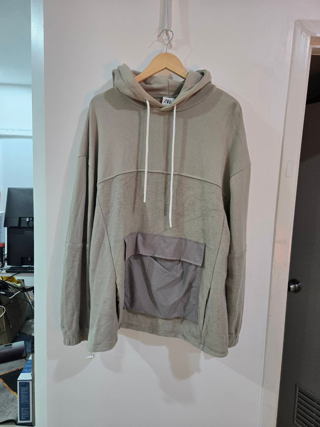 Oversized Hoodie — Sage Green Cargo Pocket — Zara