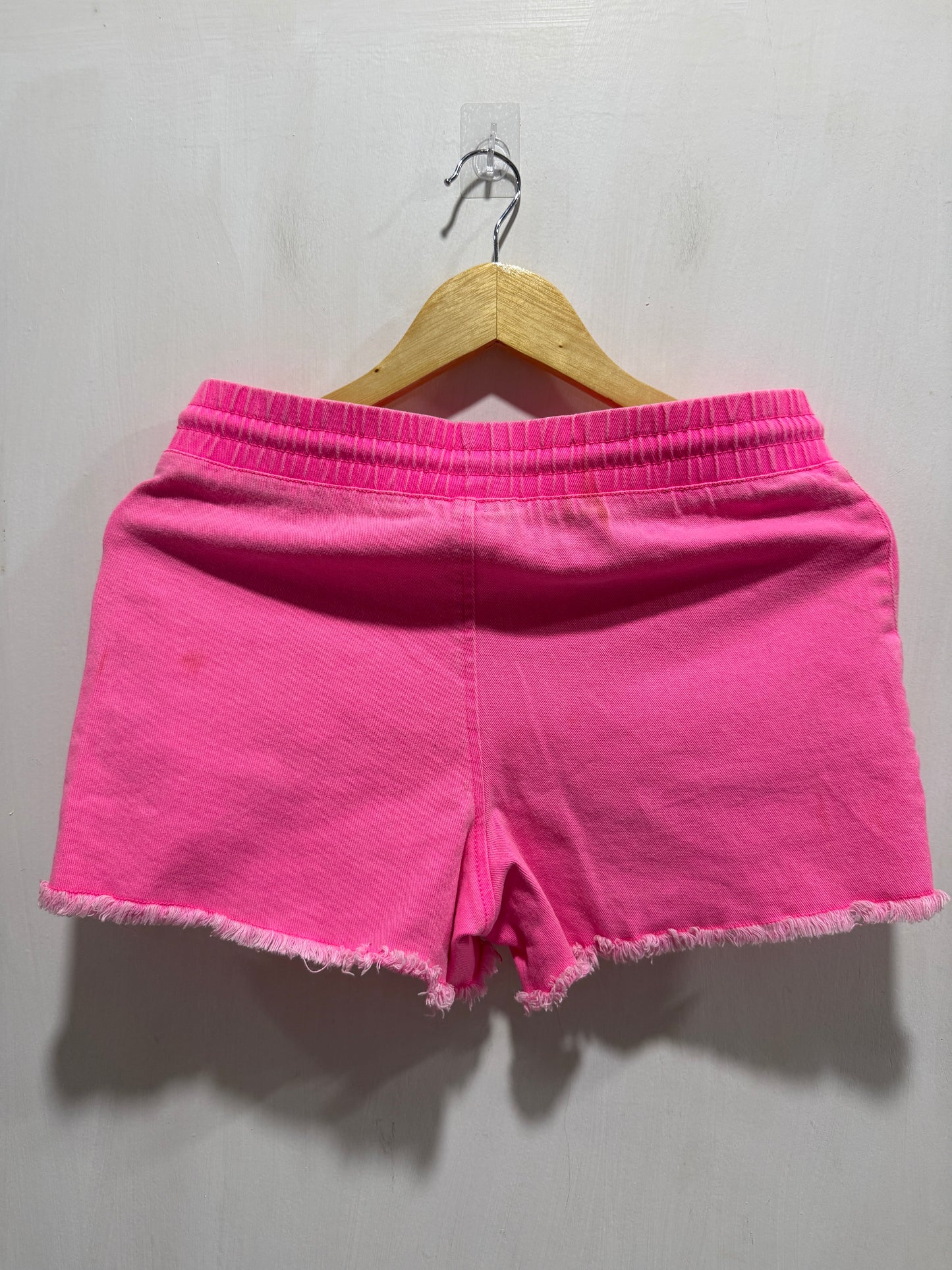 No Boundaries Bright Pink Frayed Hem Shorts S