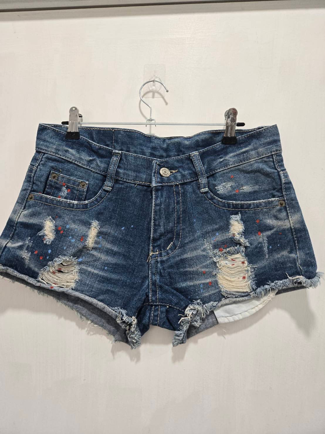 M+L Denim Distressed Paint Splatter Denim Shorts Size 5