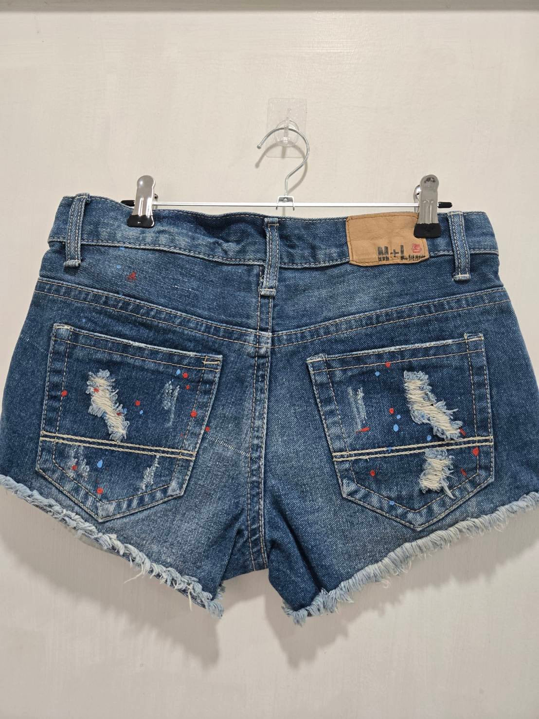 M+L Denim Distressed Paint Splatter Denim Shorts Size 5