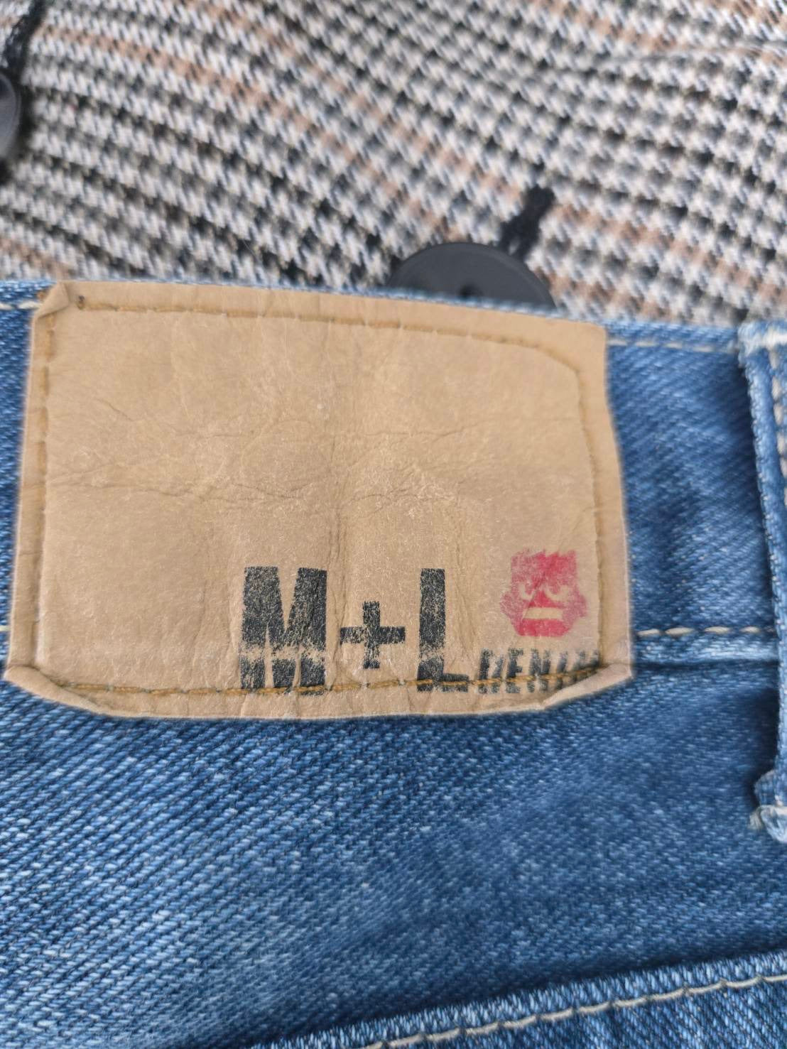 M+L Denim Distressed Paint Splatter Denim Shorts Size 5