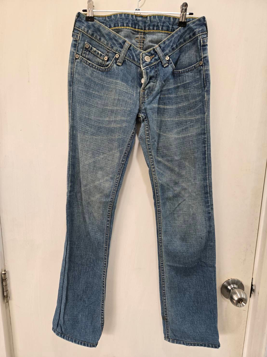 Levi's Lady Style Medium Wash Low-Rise Jeans 26x31