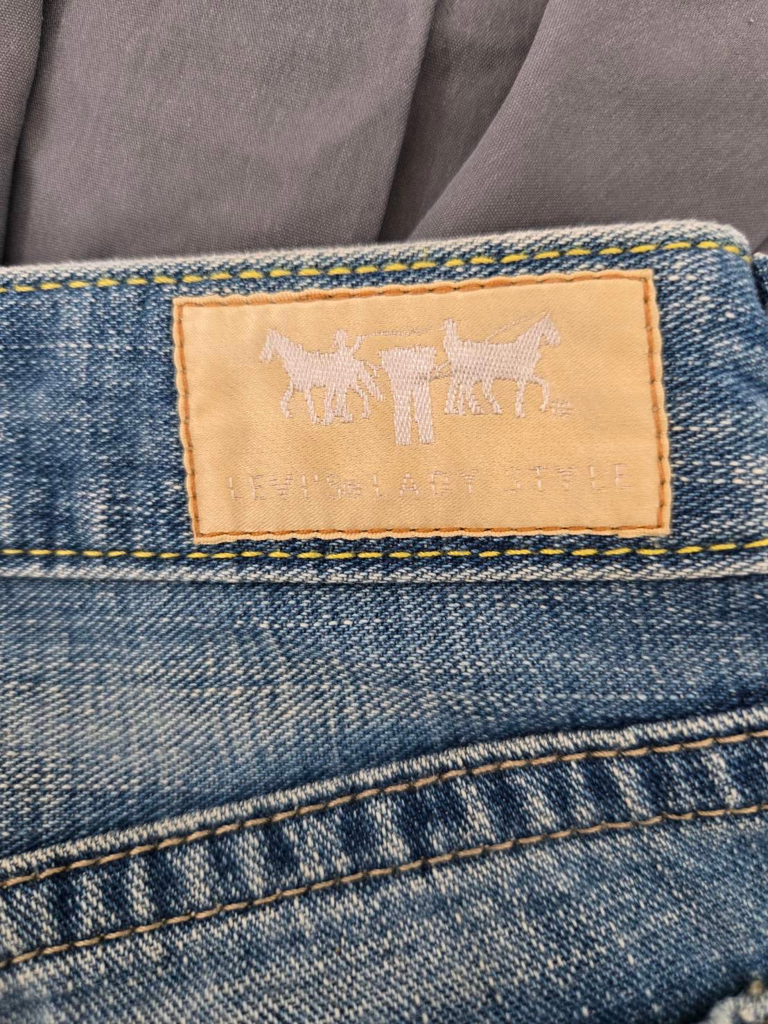 Levi's Lady Style Medium Wash Low-Rise Jeans 26x31
