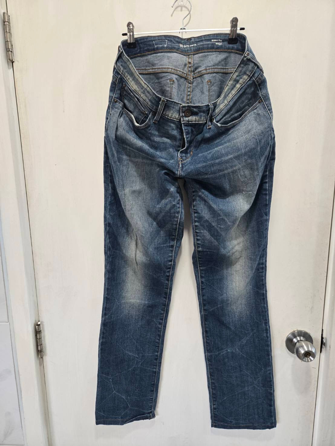Levi's Medium Wash Straight-Leg Jeans 30x34 Men