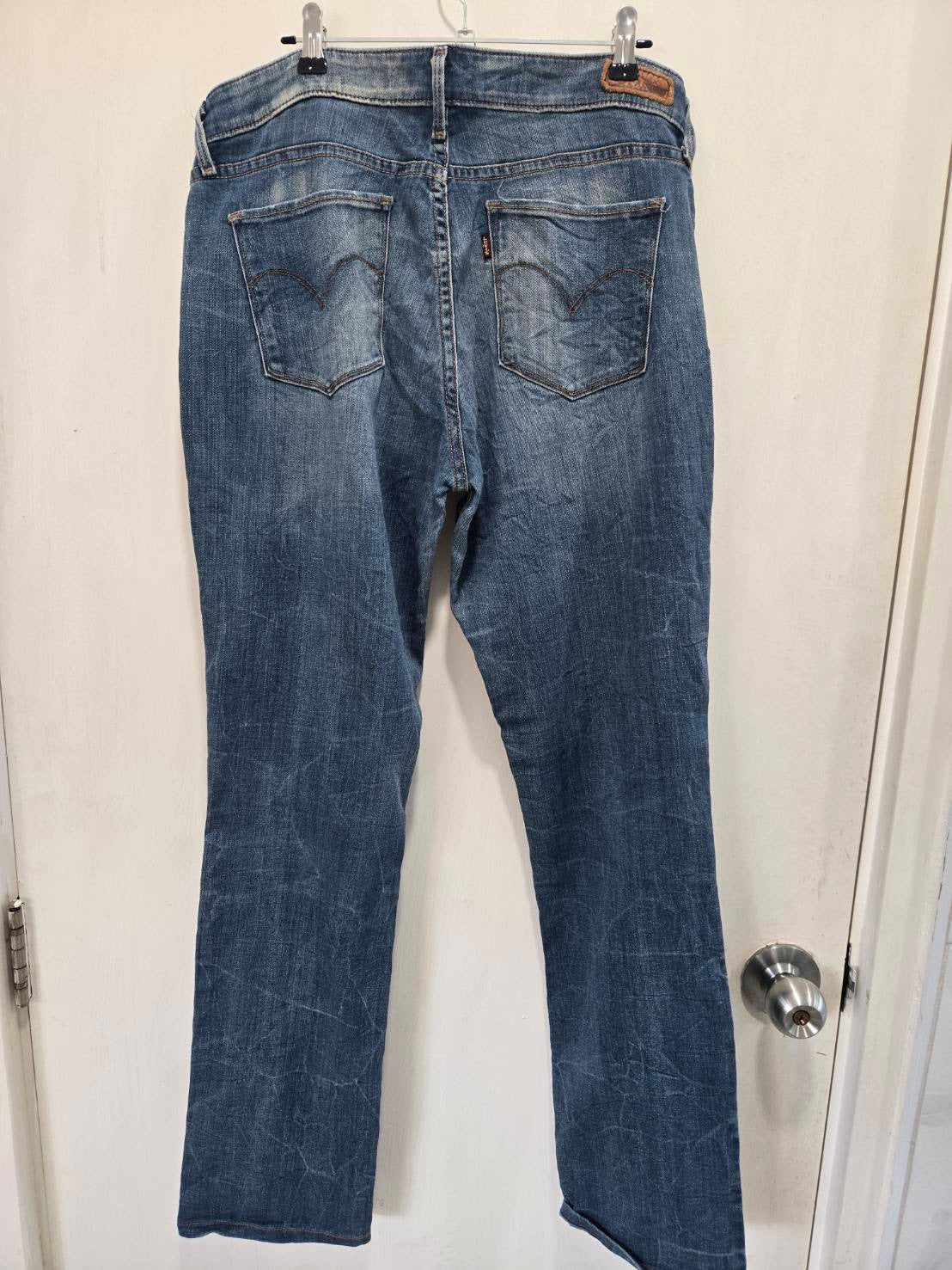 Levi's Medium Wash Straight-Leg Jeans 30x34 Men
