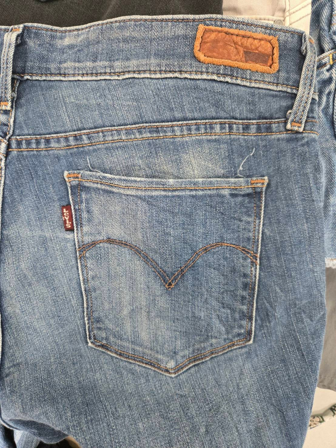 Levi's Medium Wash Straight-Leg Jeans 30x34 Men