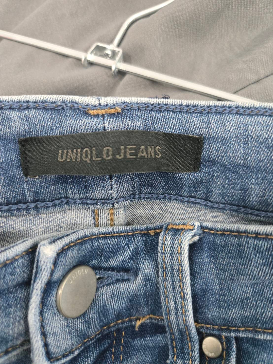 Uniqlo Medium-Wash Distressed Skinny Jeans Size 25