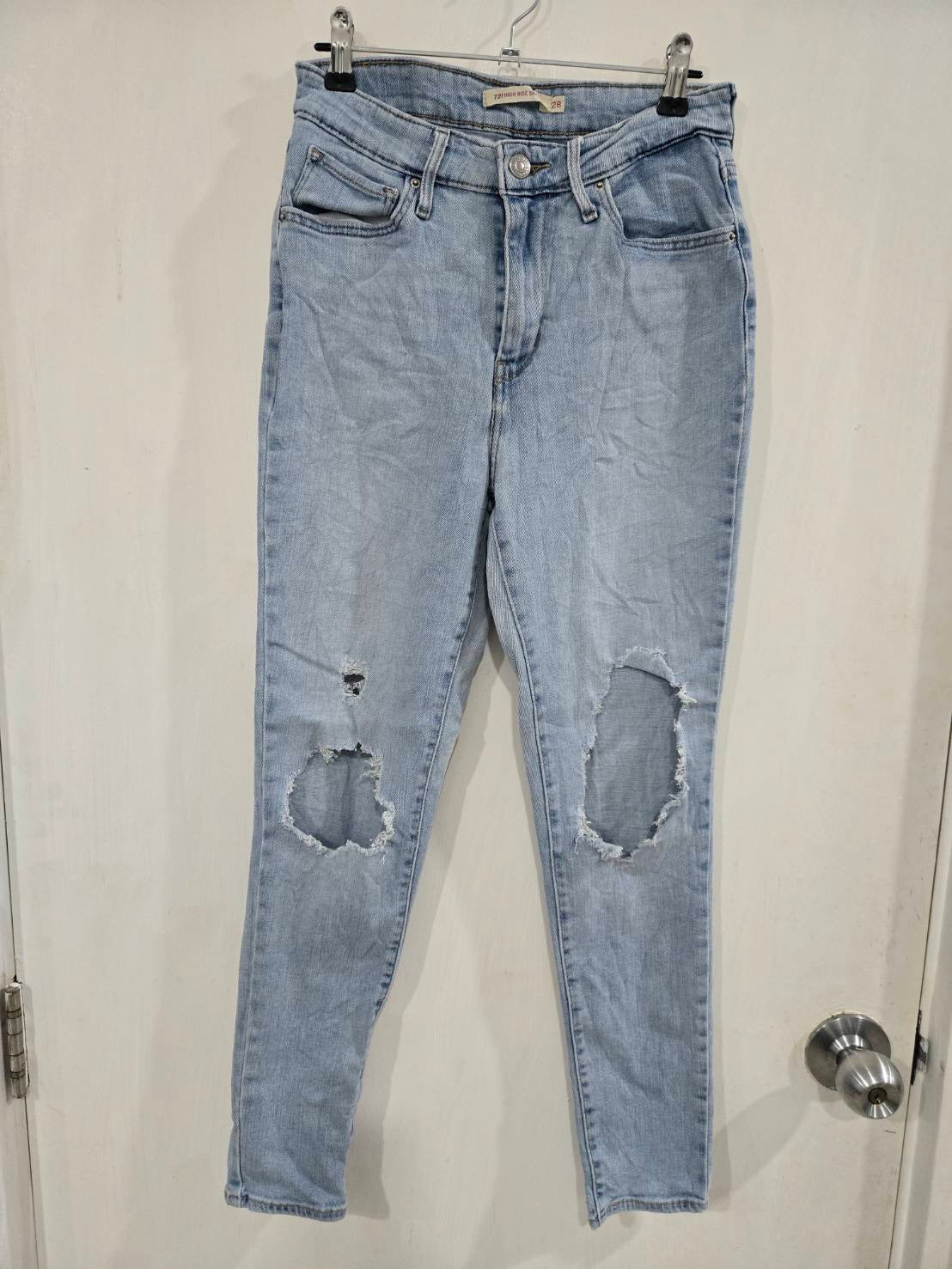 Levi's 721 High Rise Skinny Light Wash Distressed Jeans — Size 28