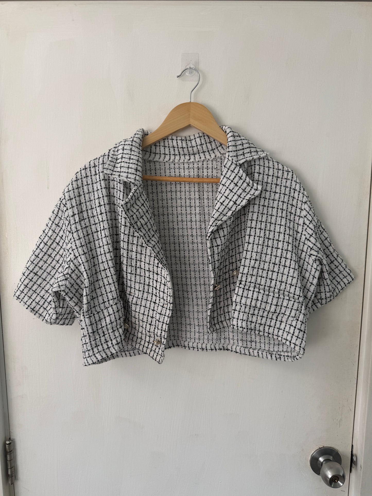 Black White Plaid Collared Crop Top — Short-Sleeve Chic — No Label