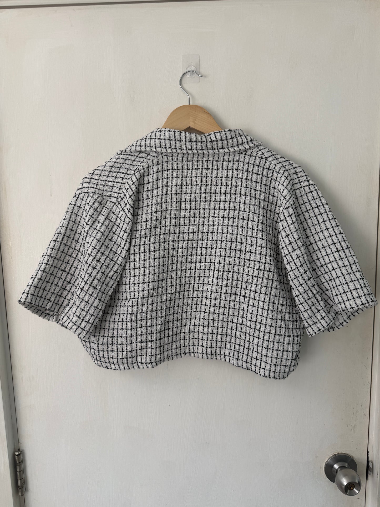 Black White Plaid Collared Crop Top — Short-Sleeve Chic — No Label
