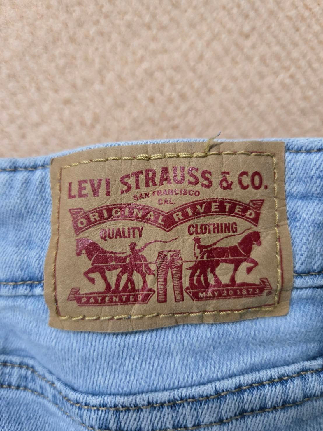 Levi's 721 High Rise Skinny Light Wash Distressed Jeans — Size 28