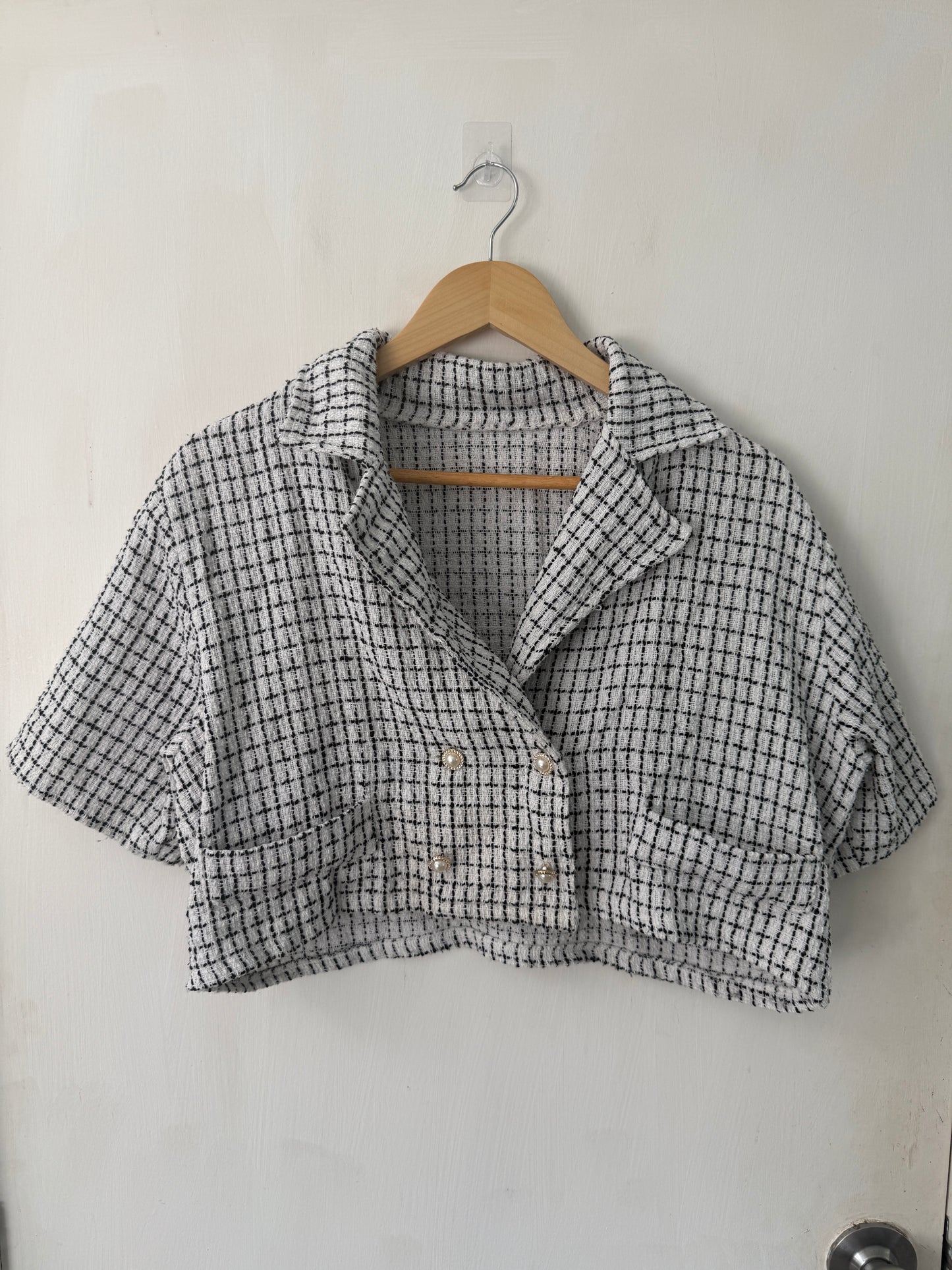 Black White Plaid Collared Crop Top — Short-Sleeve Chic — No Label