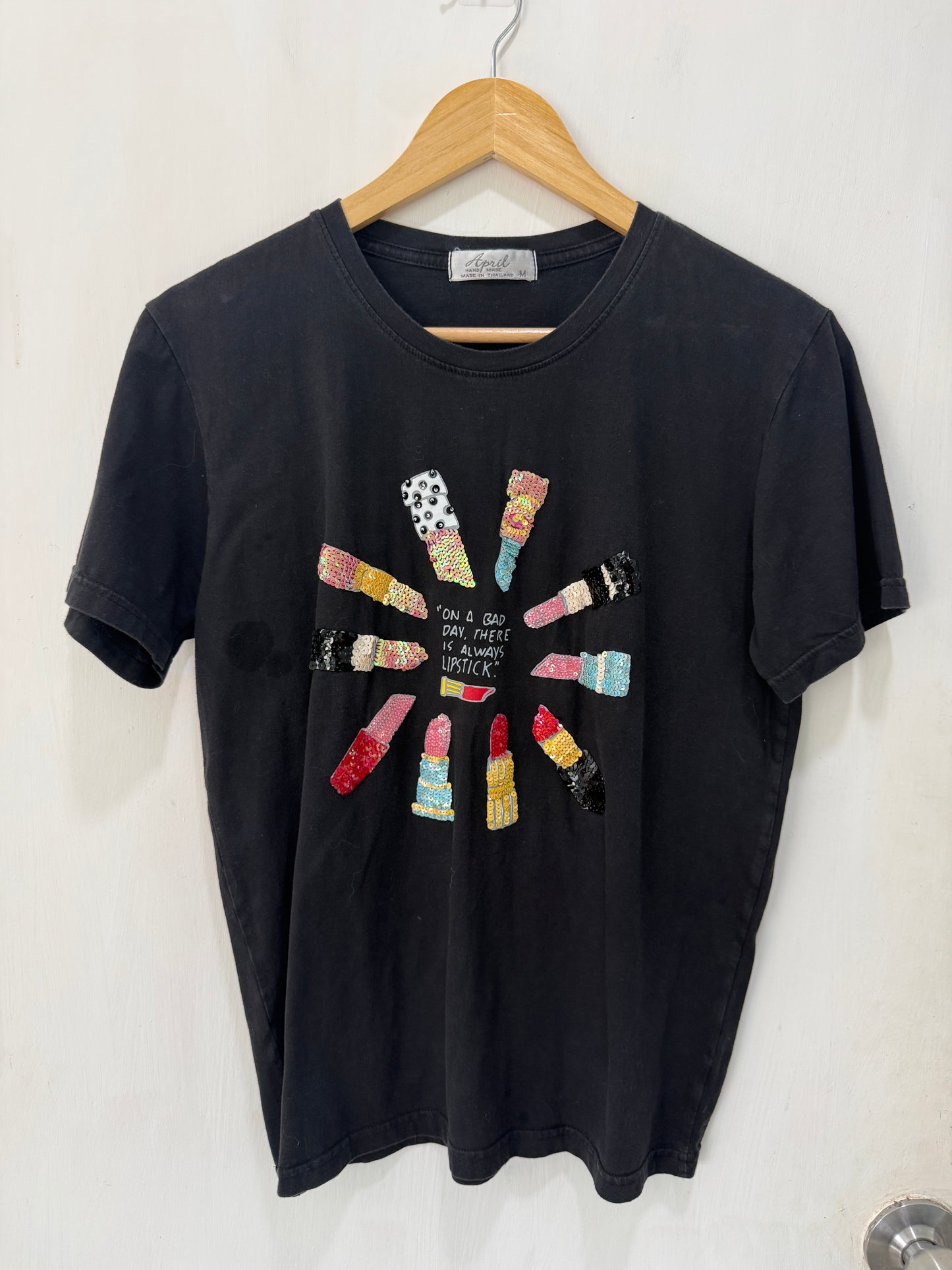 April Black Sequined Lipstick Graphic T-Shirt Size M