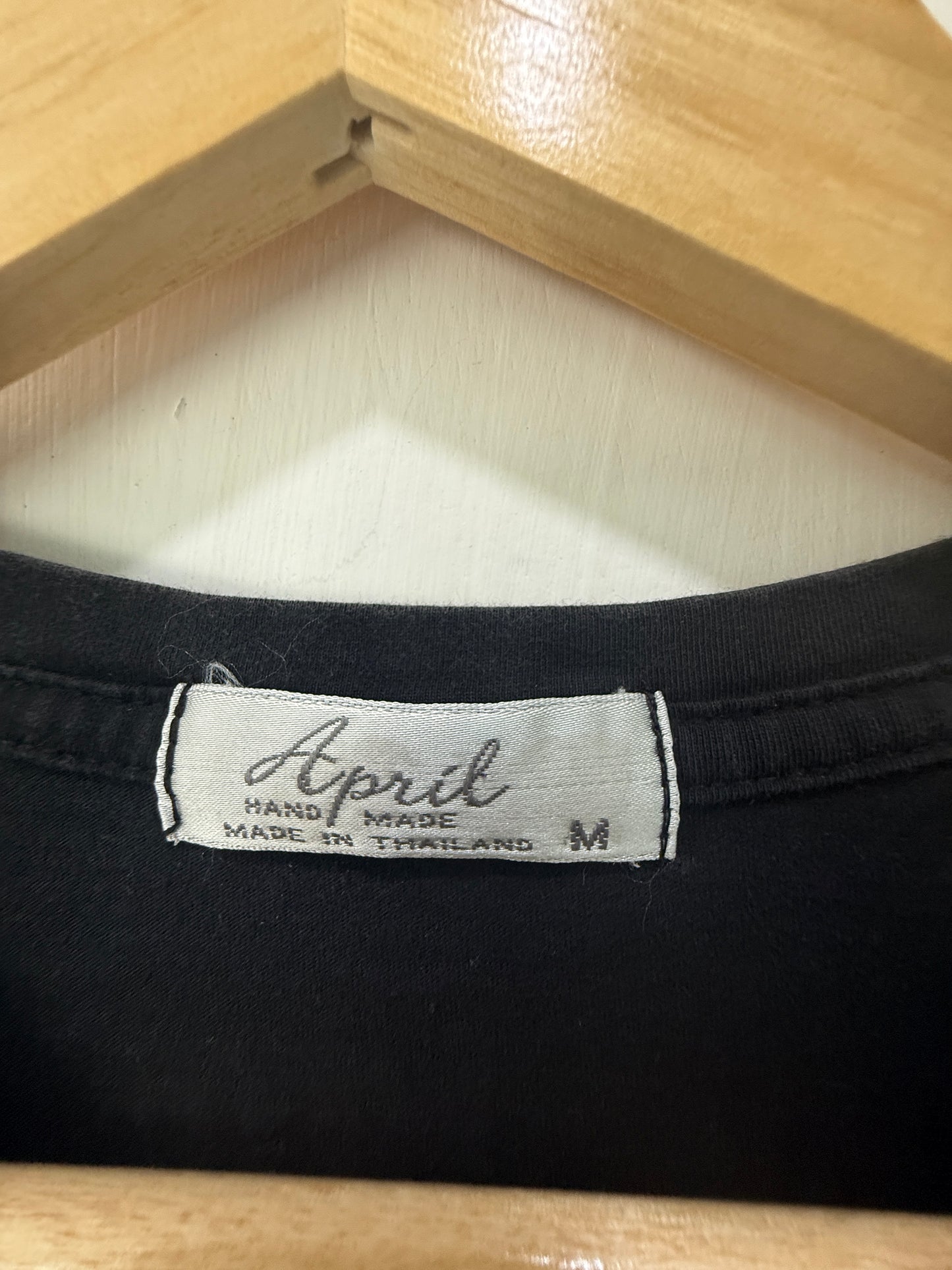 April Black Sequined Lipstick Graphic T-Shirt Size M