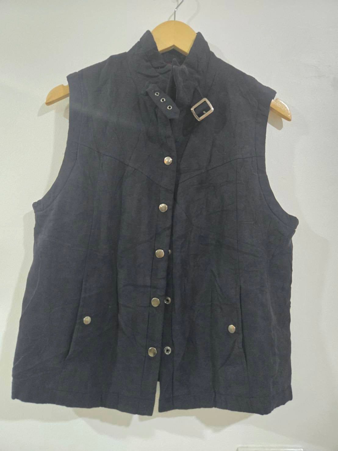 Black Stand-Collar Vest — Buckle Detail — Bon Cilie × Chardonne