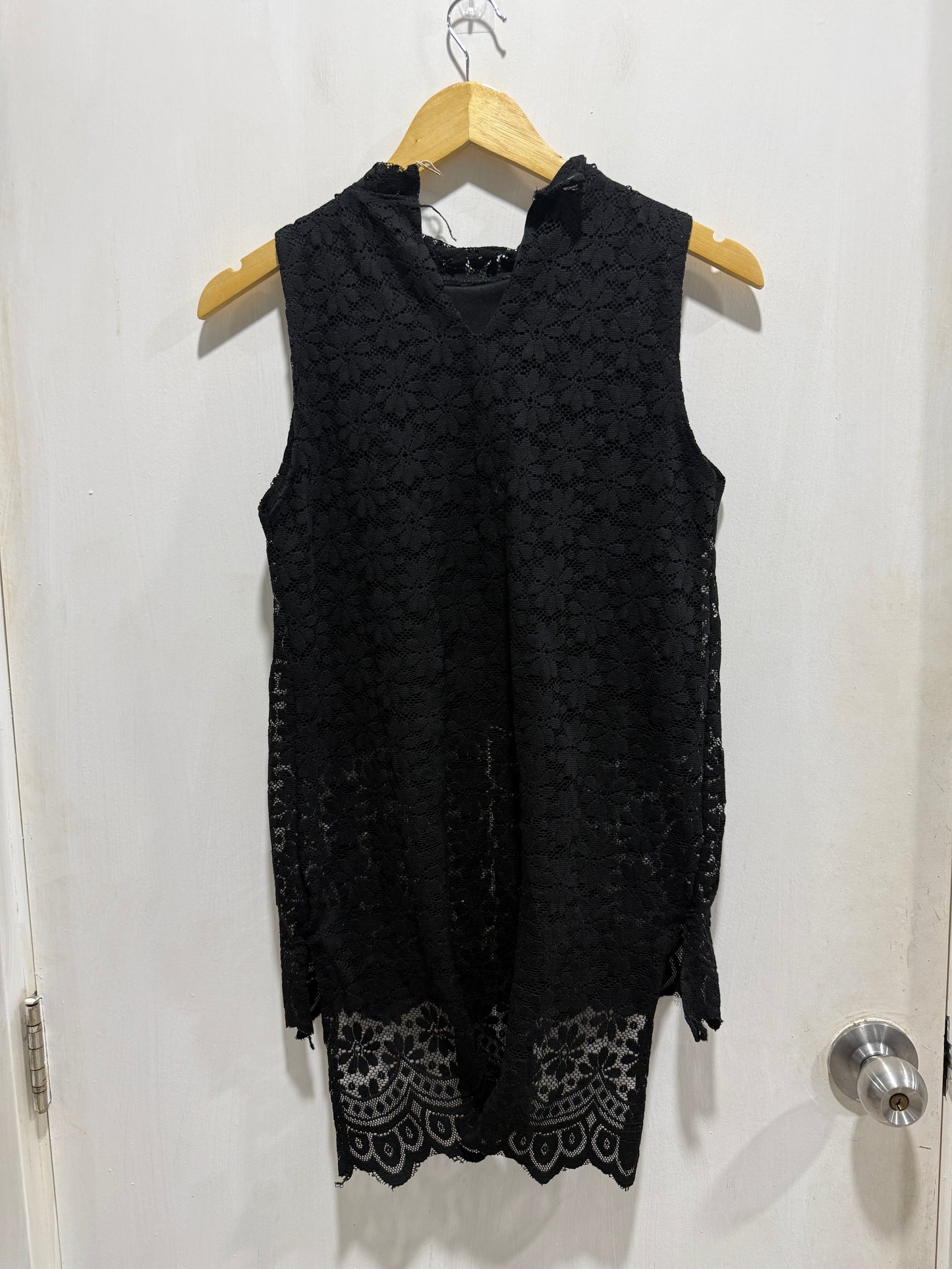 No Brand Black Lace Sleeveless High-Neck Tunic M/L