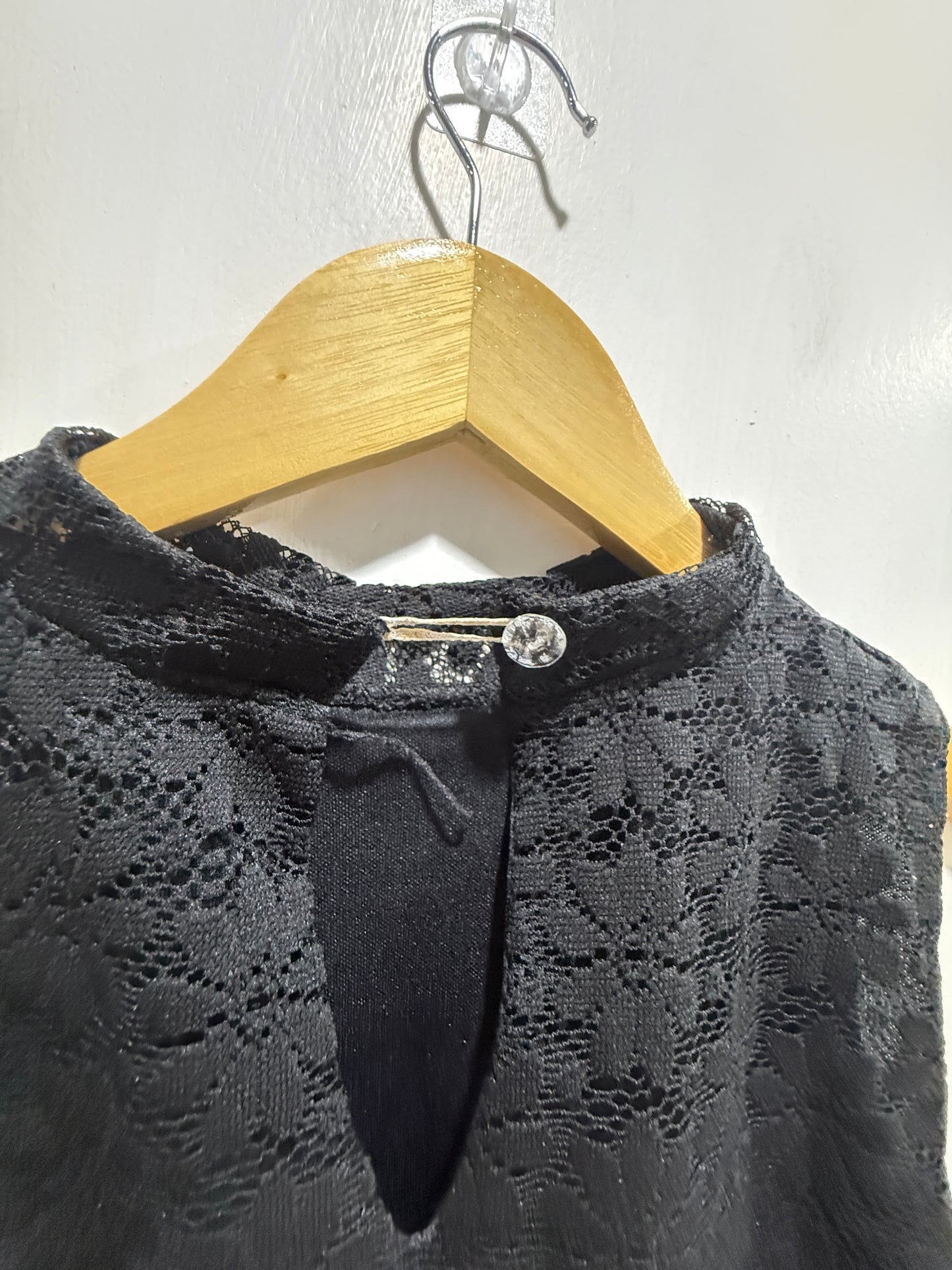 No Brand Black Lace Sleeveless High-Neck Tunic M/L
