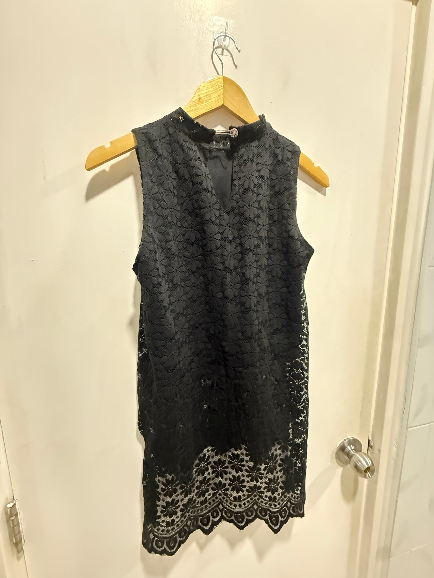 No Brand Black Lace Sleeveless High-Neck Tunic M/L