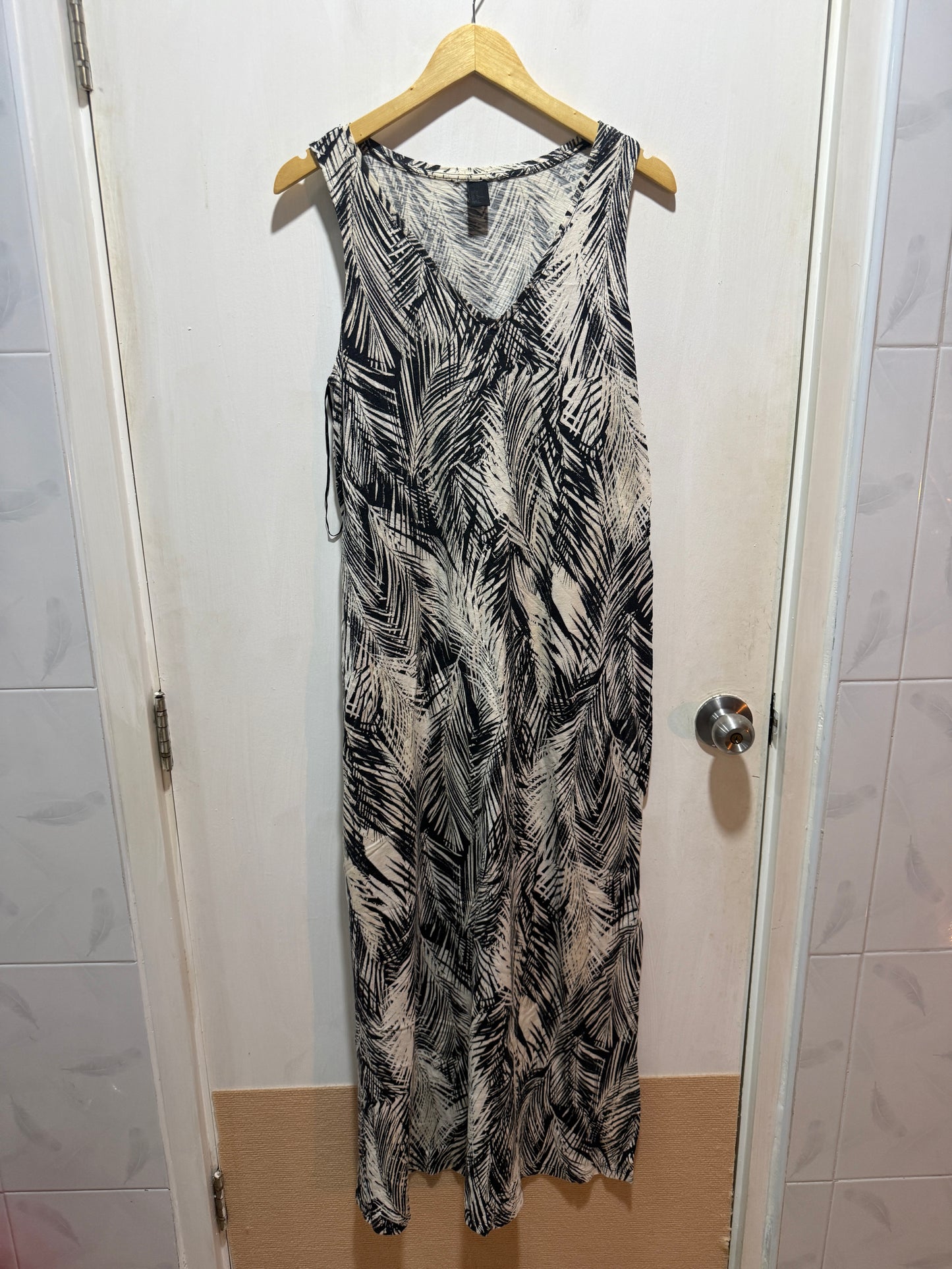 Black & White Palm Leaf Print Maxi Dress — Tropical Monochrome Drama — H&M